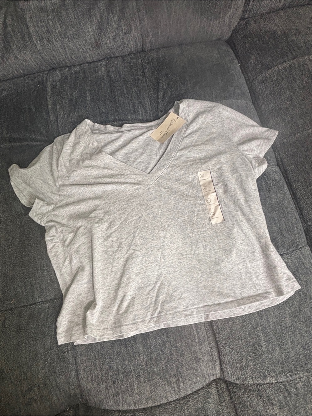 Universal Thread Light Gray V-Neck Short Sleeve Tee
